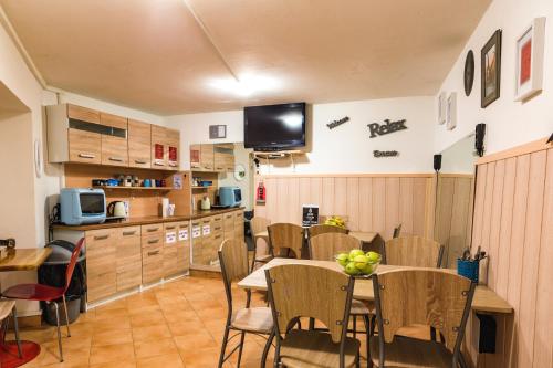 A cozinha ou kitchenette de Hostel 24