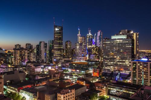 Una vista general de Melbourne o una vista desde la ciudad tomada desde el aparthotel