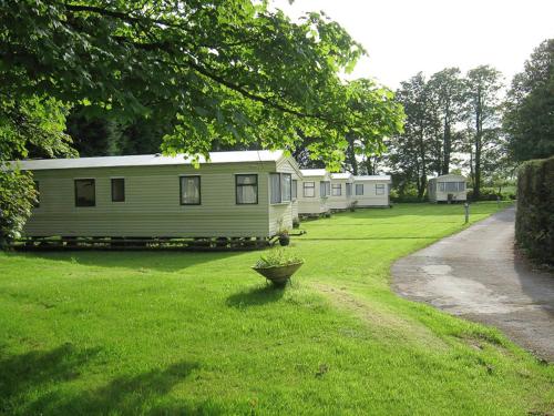 Gedung tempat holiday park berlokasi