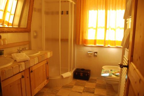 Bathroom sa Piccolohotel Tempele Garni