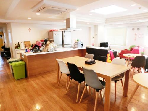 Una cocina o kitchenette en Guesthouse TOHO