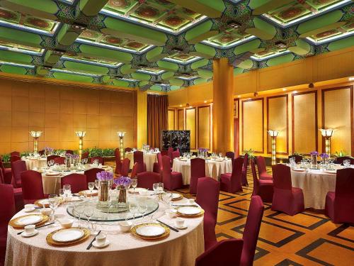 Um restaurante ou outro lugar para comer em Sofitel Xi'an On Renmin Square