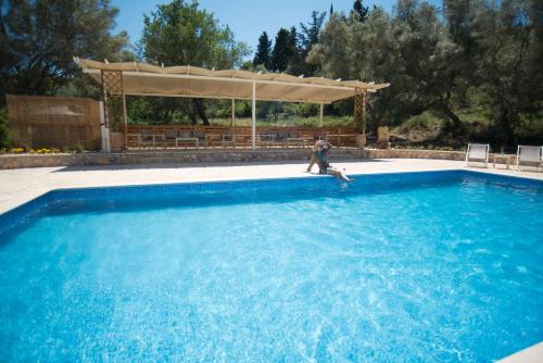 Swimming pool sa o malapit sa Gea Villas