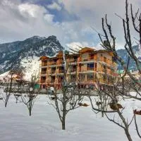 Hotel Mountain face by Snow City Hotels, hotel di Manali