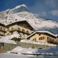 Hotel Ottoz Meublé – hotel w mieście Courmayeur