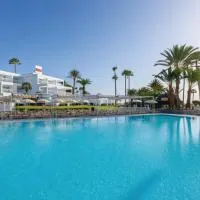 Hotel Riu Paraiso Lanzarote - All Inclusive, хотел в Пуерто дел Кармен