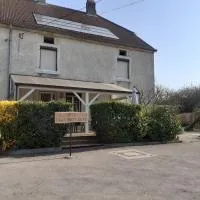 gite chez l'oncle jules, hôtel à Velesmes