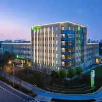 Holiday Inn Shanghai Dishui Lake by IHG โรงแรมในNanhui