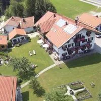 Gästehaus Lechner, hotel di Bernau am Chiemsee