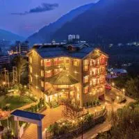 Montana Blues Resort by Snow City, hotel di Manali