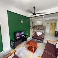 Peaceful Pines 4 ROOMS FULL AC & NETFLIX by EZYROOM MELAKA – hotel w mieście Ayer Keroh