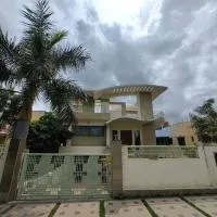 Elegant 3BHK villa, Hillside Hideaway, 10 mins from MH Bus Stand, hotel ad Aurangabad