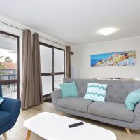 Light & Bright Apartment, 5 minute walk to the Beach, Scarborough, Perth, hótel á þessu svæði