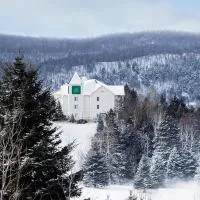 AX Hotel: Mont-Tremblant şehrinde bir otel