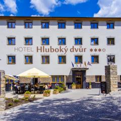 Wellness Hotel Hluboký Dvůr