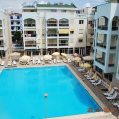 Arbi's Pool View Apartment