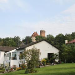 Apartment mit Burgblick im Grünen, Familie Held