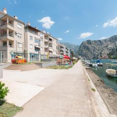 Modern new flat next to river Cetina