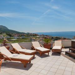 Villa Arya with heated swimming pool, roof hot tub, sauna and gym near the beach