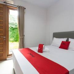 RedDoorz Plus near Cilandak Town Square 2