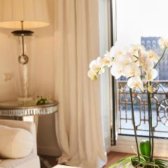 Deluxe Apt-Views to historic Maria Cristina Hotel