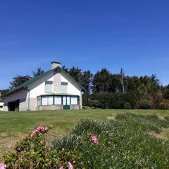 Luxury VILLA CAMÉLIA. Mountains, golf, horses, levada walks.