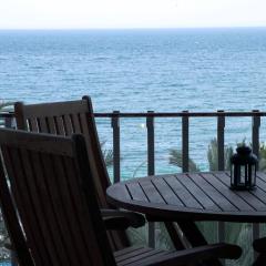 APARTAMENTO CON VISTAS AL MAR. PRIMERA LINEA DE PLAYA.