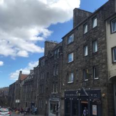 Crags View Apartment On The Royal Mile