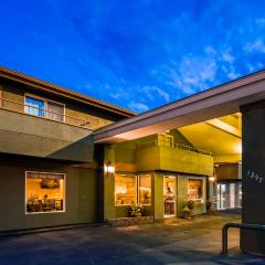 RiverTree Inn & Suites