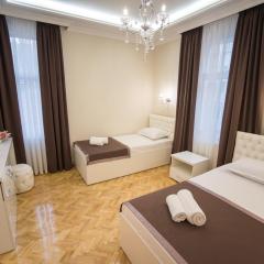 Center Deluxe Garni Hotel