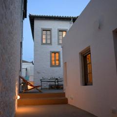 Ecloge, Hydra Island