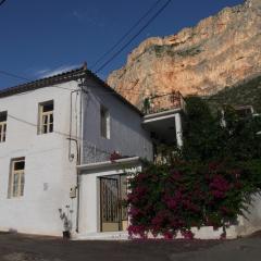 Au pied de la falaise rouge