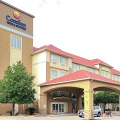 Comfort Inn & Suites Near Six Flags & Medical Center