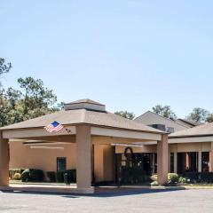 Quality Inn & Suites Pensacola Bayview