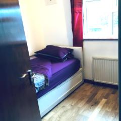 A single room in Headington, near Oxford Brookes University, 15 Minutes by Bus to City Centre