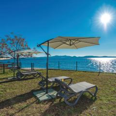 Villa Amfora - First row by the sea