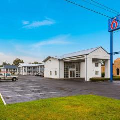 Motel 6-Alexandria, LA - South