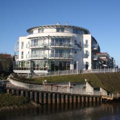 Nordseehotel Benser Hof am Hafen