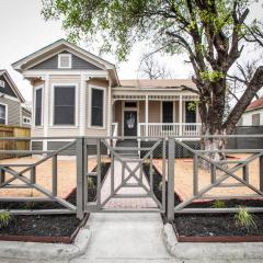 Wyoming St Restored Historic 2BR/1BA Downtown