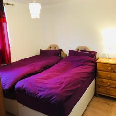 Twin or Single Private Room Near Brookes University, Oxford Hospitals and EF Language College, Headington Oxford B