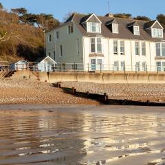 Promenade Apartment with own Beach Hut