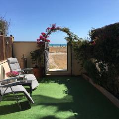 Beach flat with garden