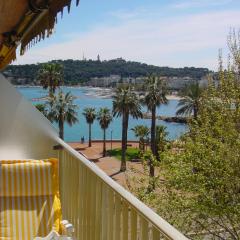 STUDIO STANDING BORD DE MER ET VUE