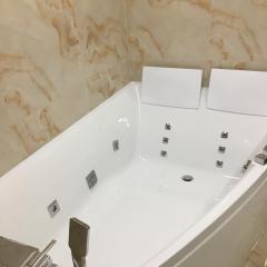 4-room jacuzzi apartment