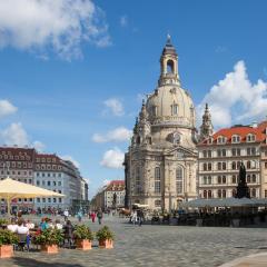 Großes Apartment im Zentrum von Dresden, 2 Schlafzimmer, 2 Bäder, Balkon