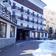 Appartamento Pragelato centro con giardino privato