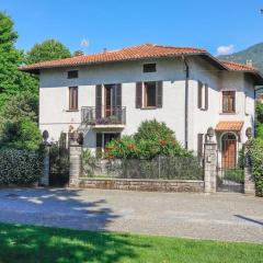 VILLA LAGO foreground - Pet friendly stay- garden-parking-Lake view- Bike friendly holiday house