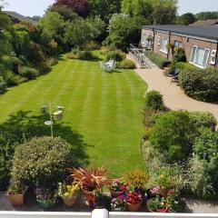 The Coast Yard B & B Chalet Hotel