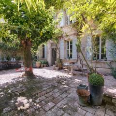 Maison XIXe et Jardin en Intramuros