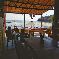 COCONUT BEACH BUNGALOWs & WARUNG